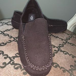 MEN’S UGG SLIPPERS SIZE 7 NEW